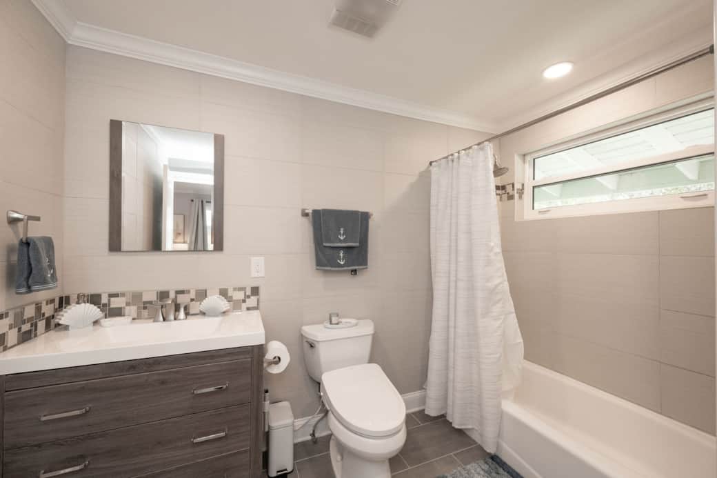Primary En-Suite Bathroom 
