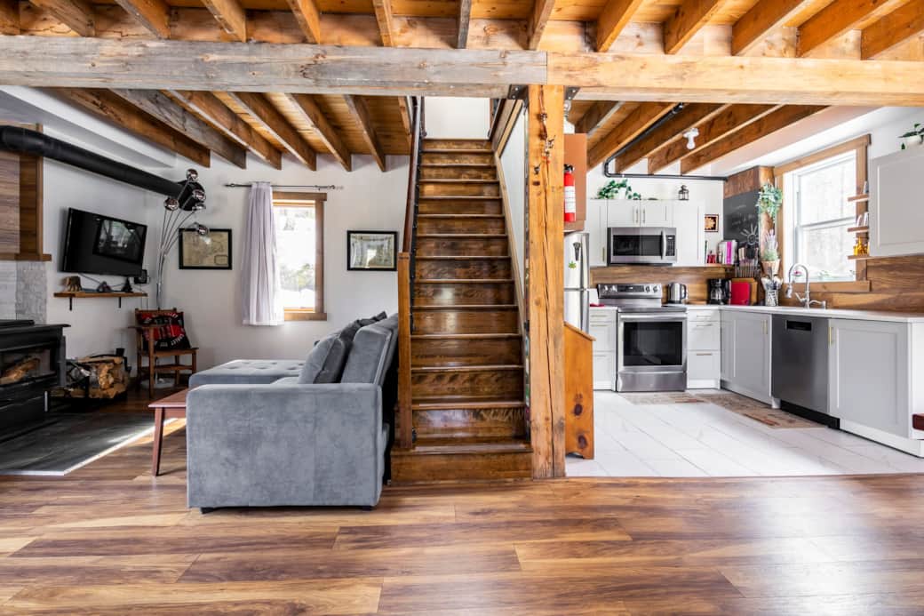 08 living kitchen staircase