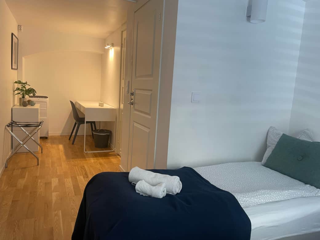 Private room with two single beds Private room with two single beds