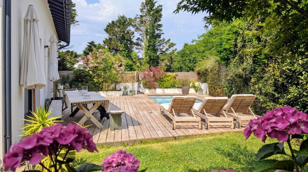 Maison Etxecosy la piscine 