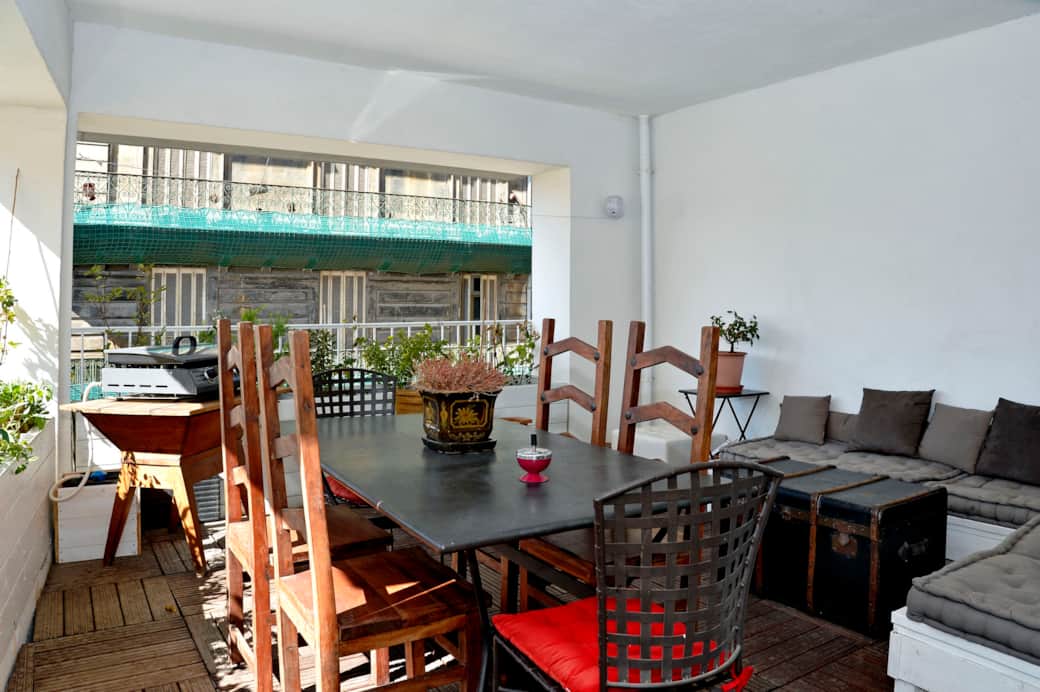 Terrasse, extérieur, table à manger, barbecue, fauteuils Terrasse, extérieur, table à manger, barbecue, fauteuils