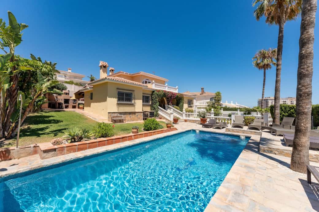 Private Villa with pool & gardens Private Villa with pool & gardens