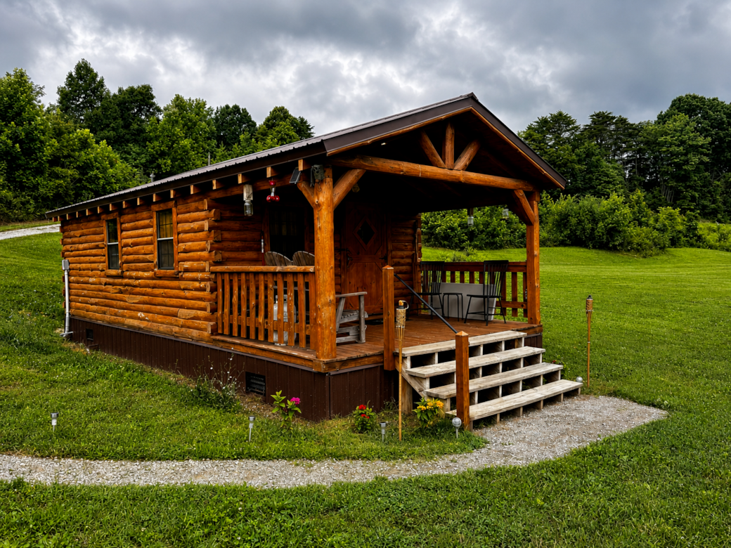 Secluded log cabin getaway in southeast ohio