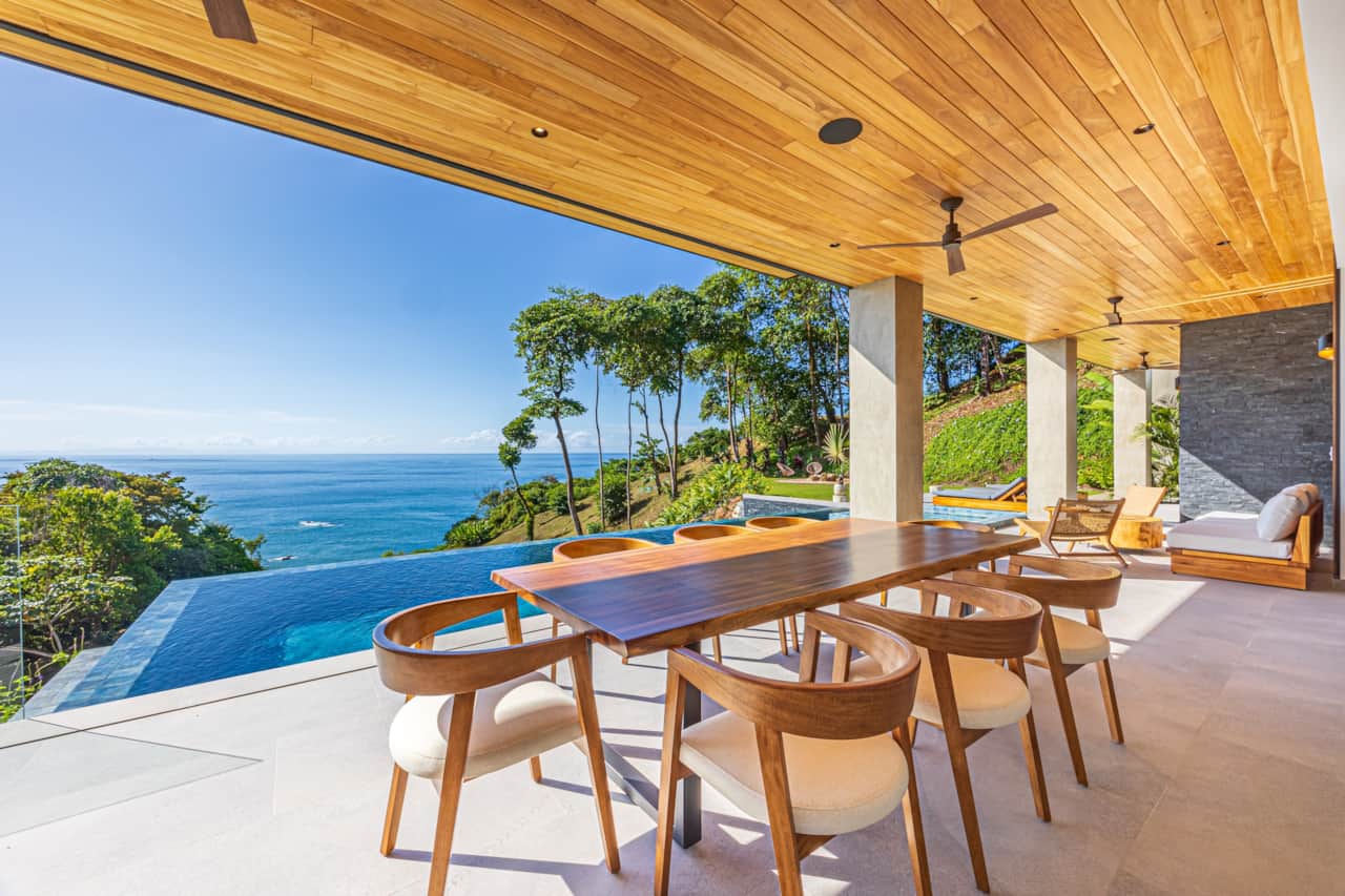 Outdoor Dinning & View