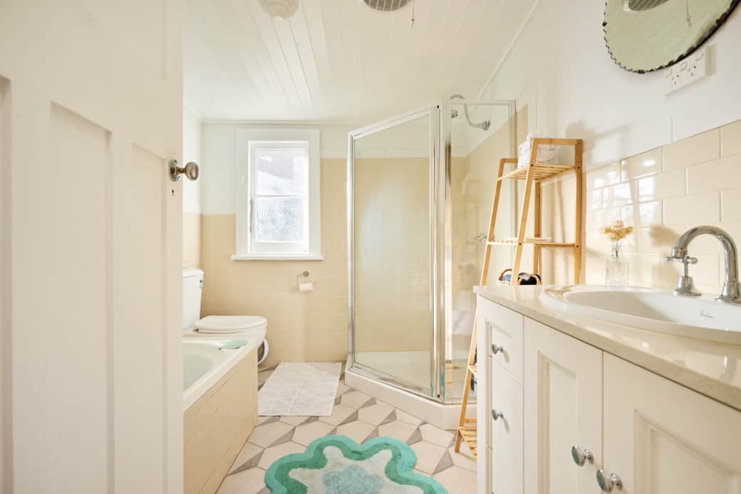 Bathroom - Enjoy a hot bath or shower. Our solar panels ensure that we remain sustainable Bathroom - Enjoy a hot bath or shower. Our solar panels ensure that we remain sustainable