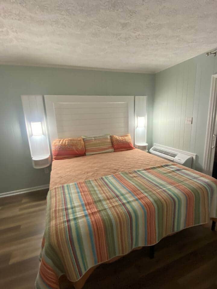 King Bedroom with pool view