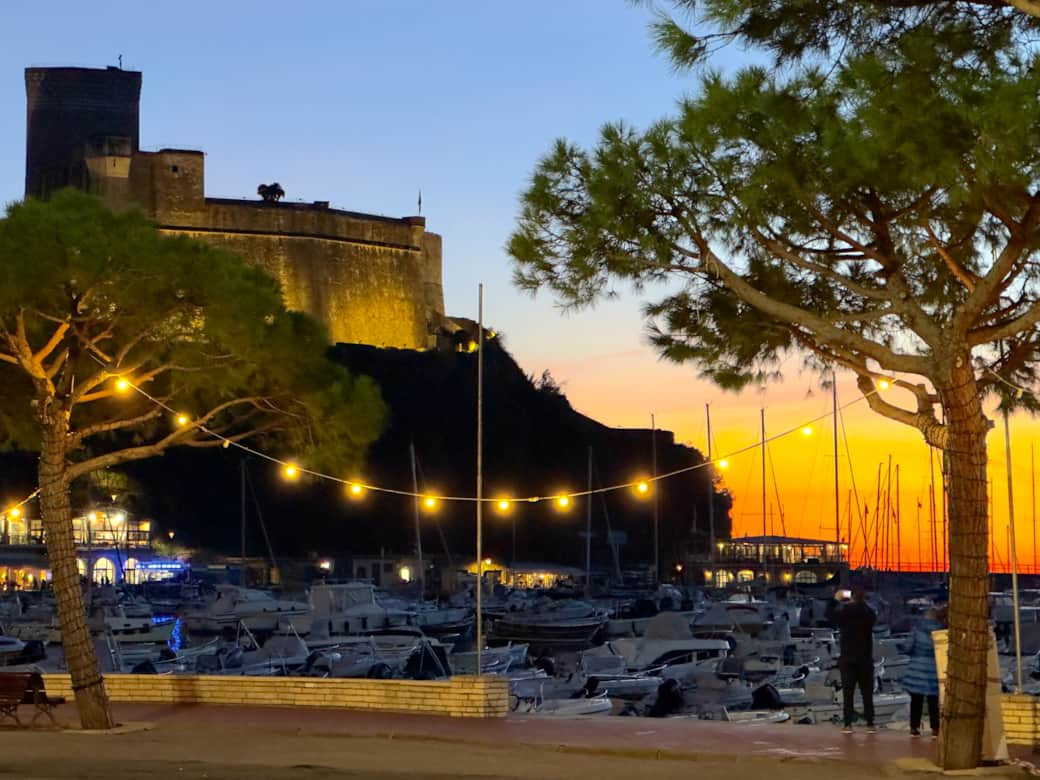 Lerici, vi accoglie con calore.