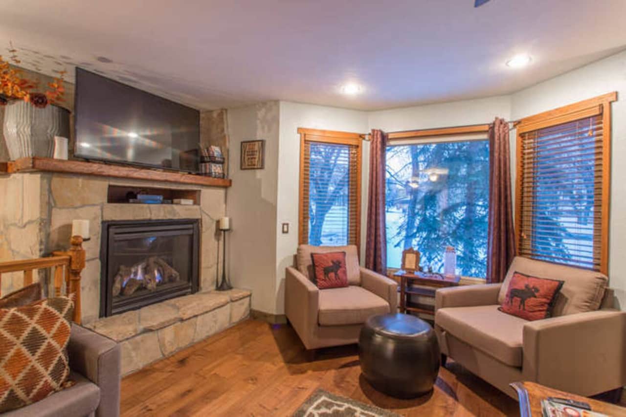 Living Room - Fireplace and Reading Nook