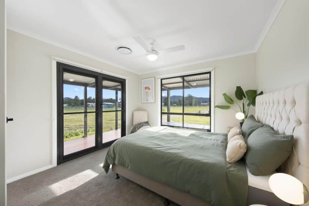 House luxury hunter valley bedroom queen bed garden view
