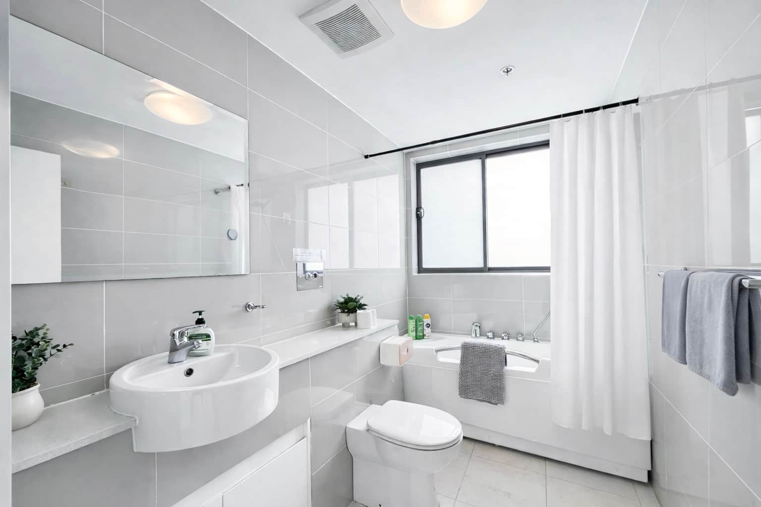 2nd Bathroom with Jaccuzi Bathtub.jpeg