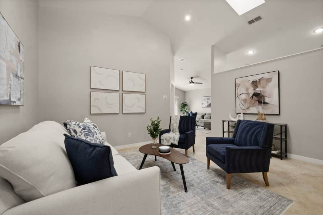 Cozy home designed with love in mind! Board games in the 2nd living room, coffee & tea bar in the full kitchen, private pool, and a king-sized bed in the master bedroom. The perfect escape to settle in on vacation!