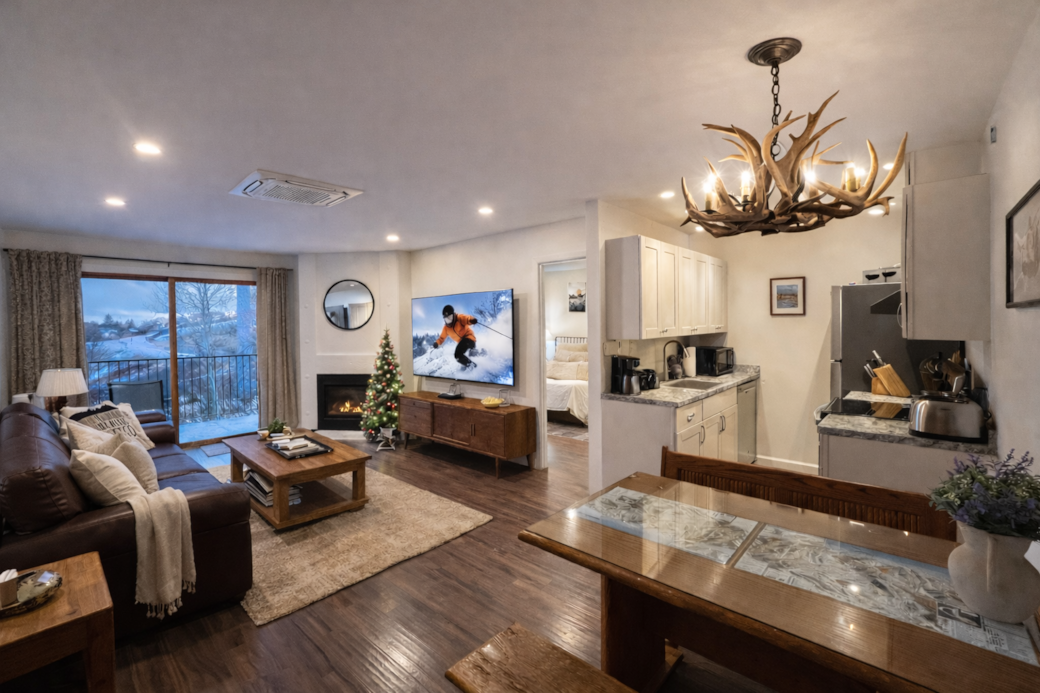 Open living room kichen and dinning area