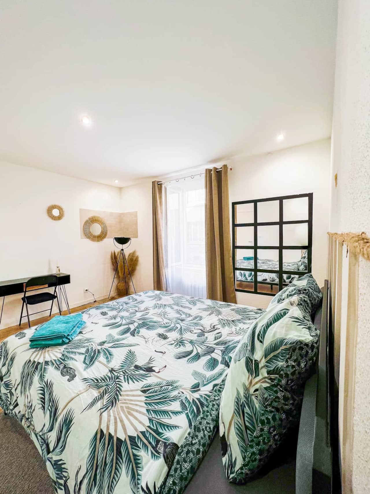 Bedroom with comfortable bed 160x190cm 4-min