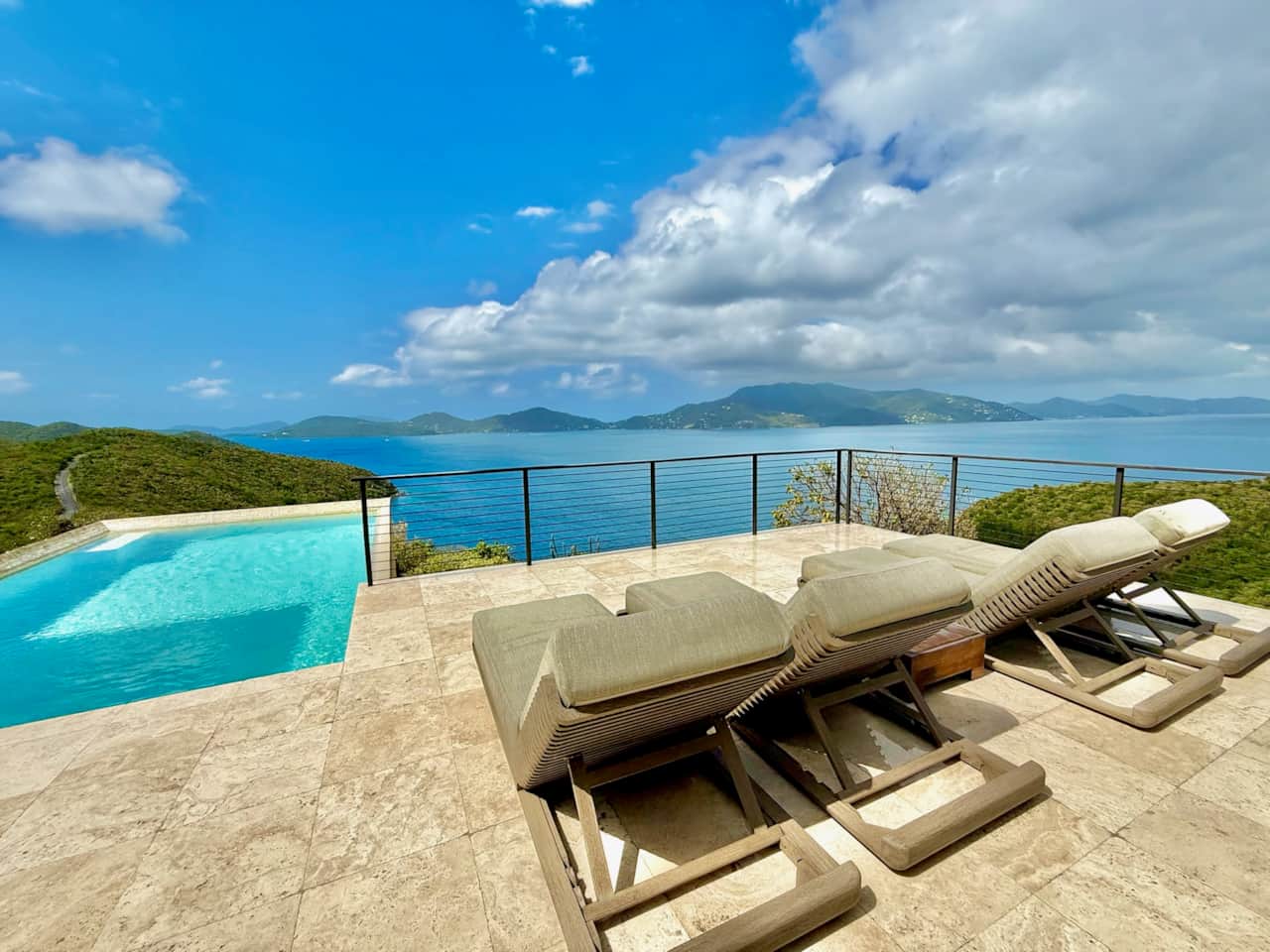 Lounge chairs for 4 guests