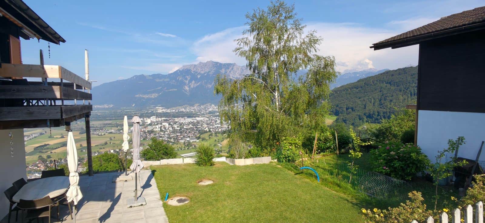 Garden and terrace at Nebelmeer Chalet above Grabs
