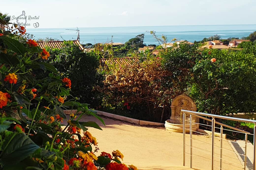 Vista della proprietà dal parcheggio 