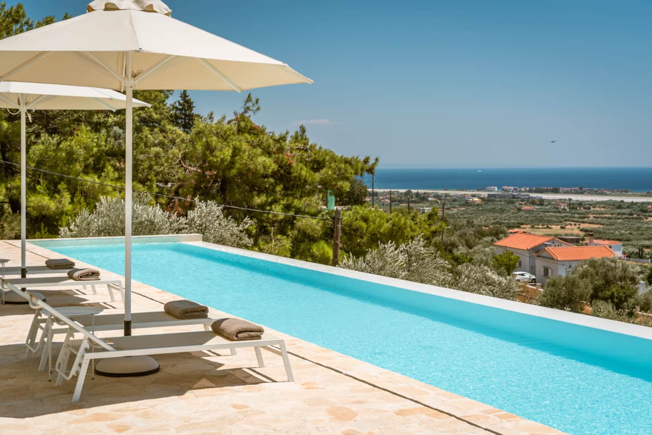 The pool, sea view