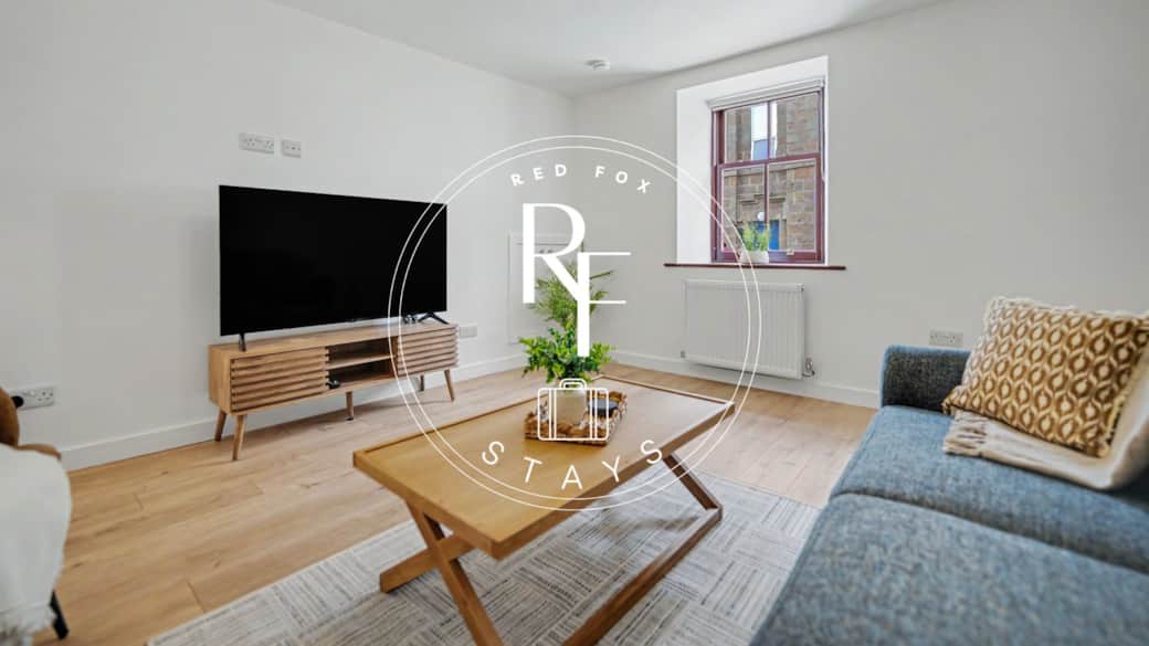 4 Spacious Lounge
