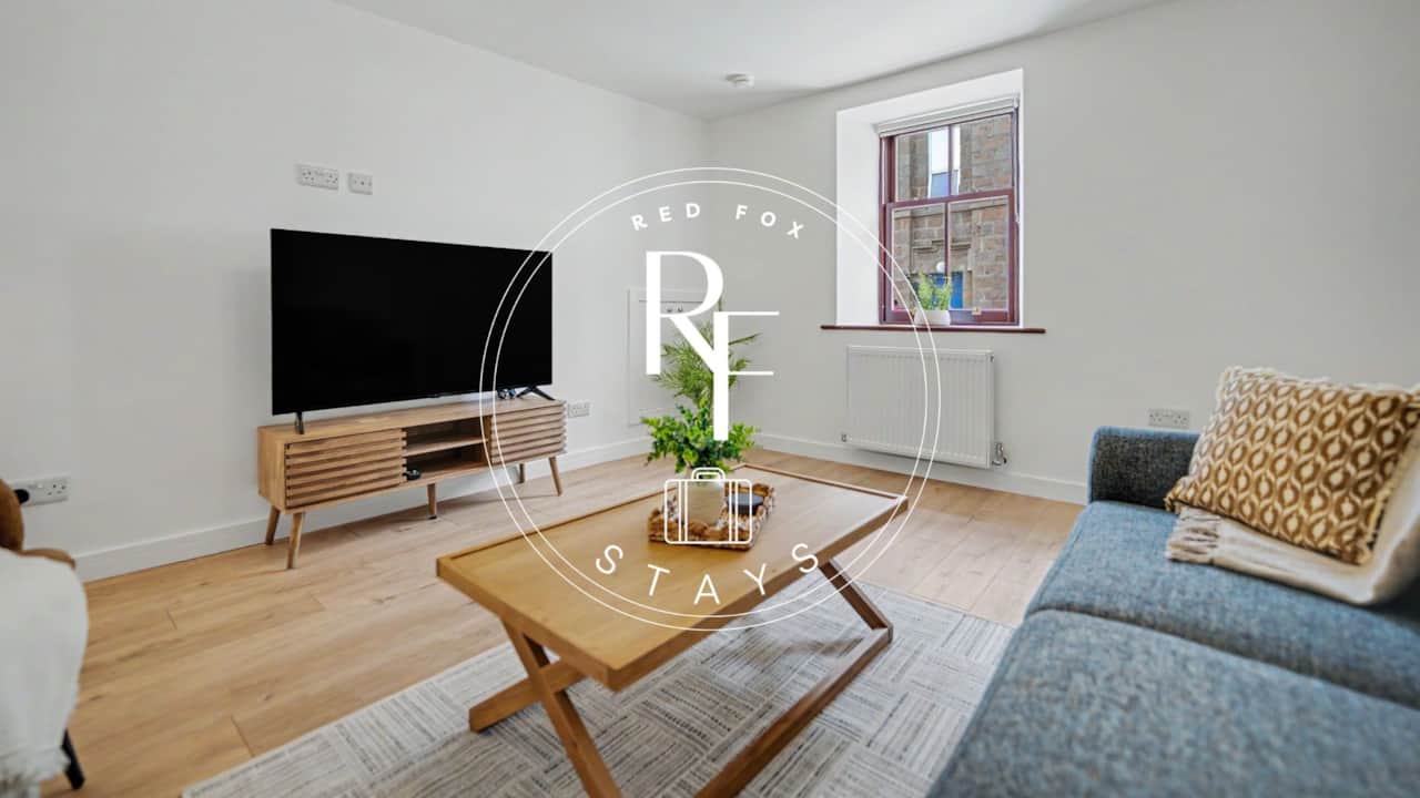 4 Spacious Lounge