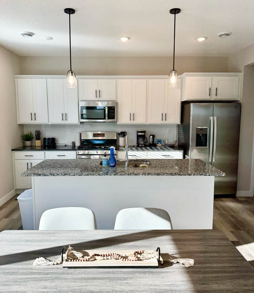 Dining & kitchen area Dining & kitchen area
