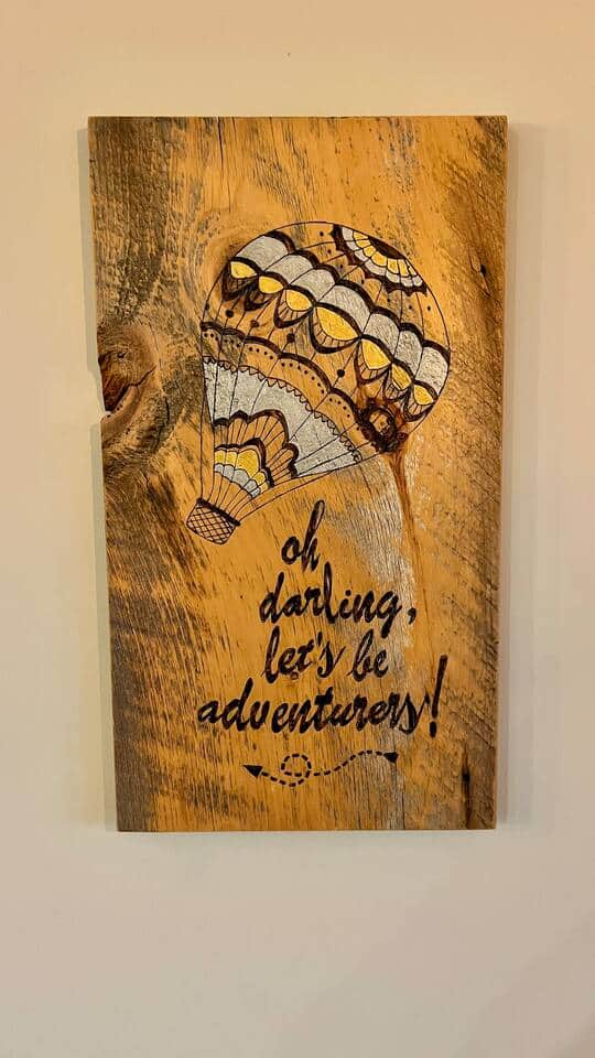Rustic hot‑air balloon art adds whimsical, adventure‑ready charm. Rustic hot‑air balloon art adds whimsical, adventure‑ready charm.