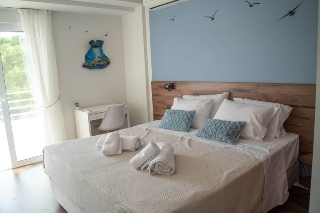 Bedroom king size bed