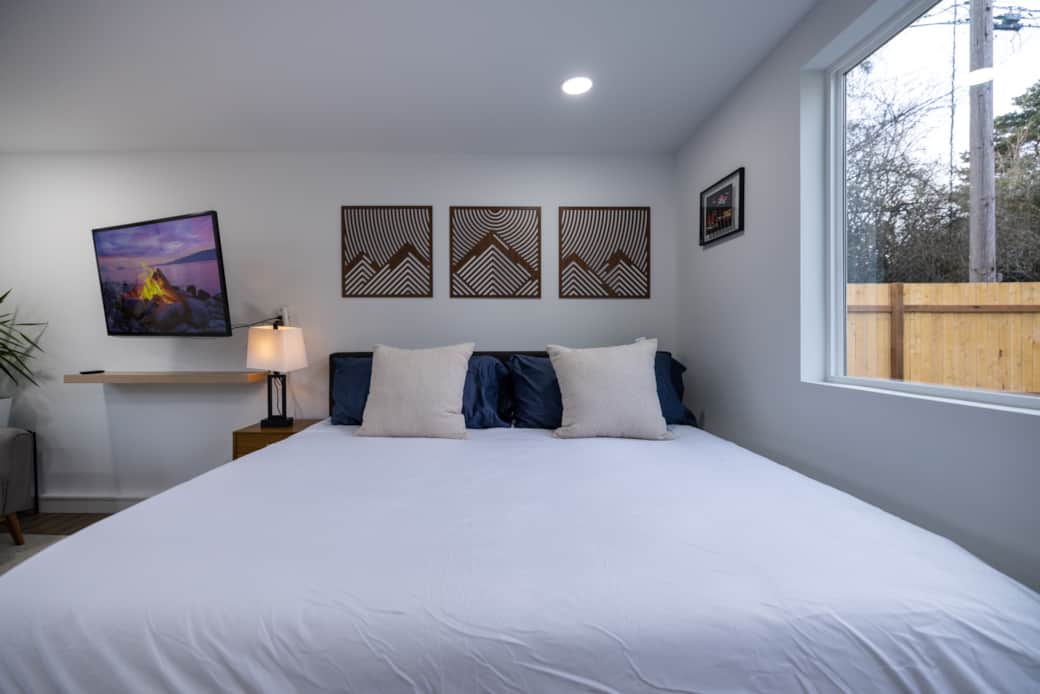 king sized casper bed (blinds installed on all windows since photoshoot)