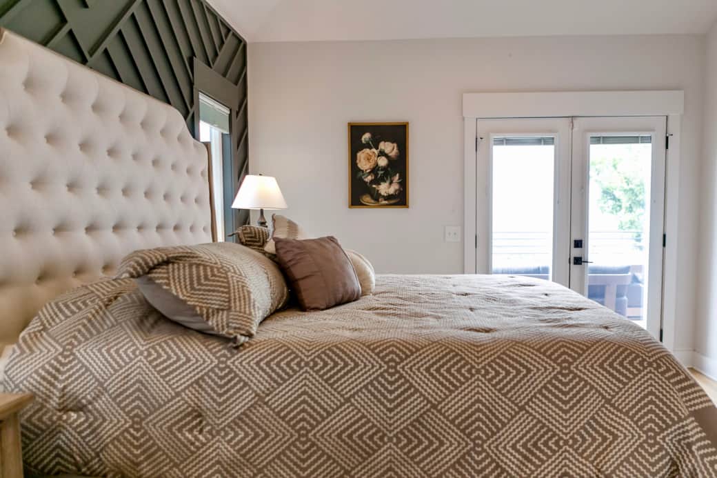 Master Bedroom: King Bed