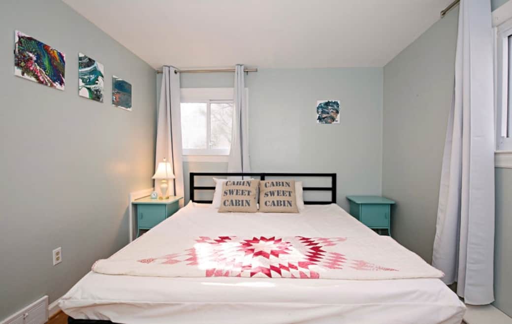Upstairs Front BR - King size bed 