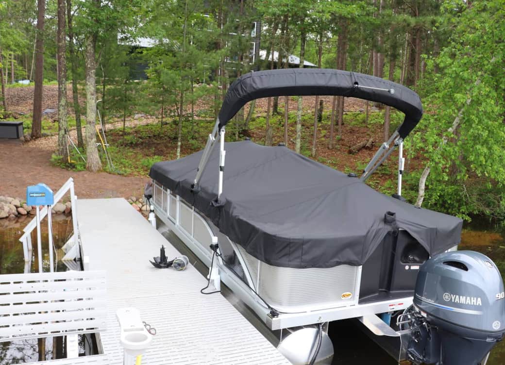 Pontoon available for rent! Pontoon is a 90 HP 2025 Bennington 22SS that seats 10 people comfortably. It is also a fish and cruise with a live well on board if you're doing some fishing during your stay! Pontoon available for rent! Pontoon is a 90 HP 2025 Bennington 22SS that seats 10 people comfortably. It is also a fish and cruise with a live well on board if you're doing some fishing during your stay!