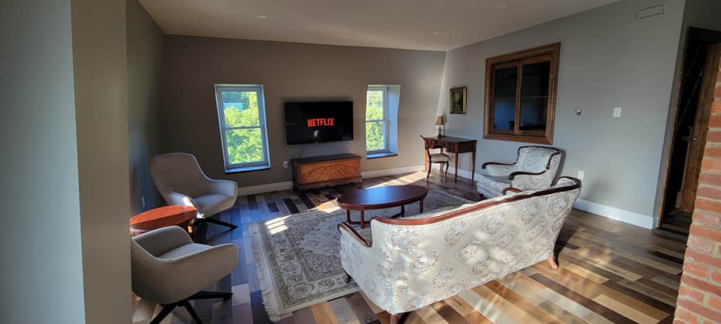 LIVING ROOM 1