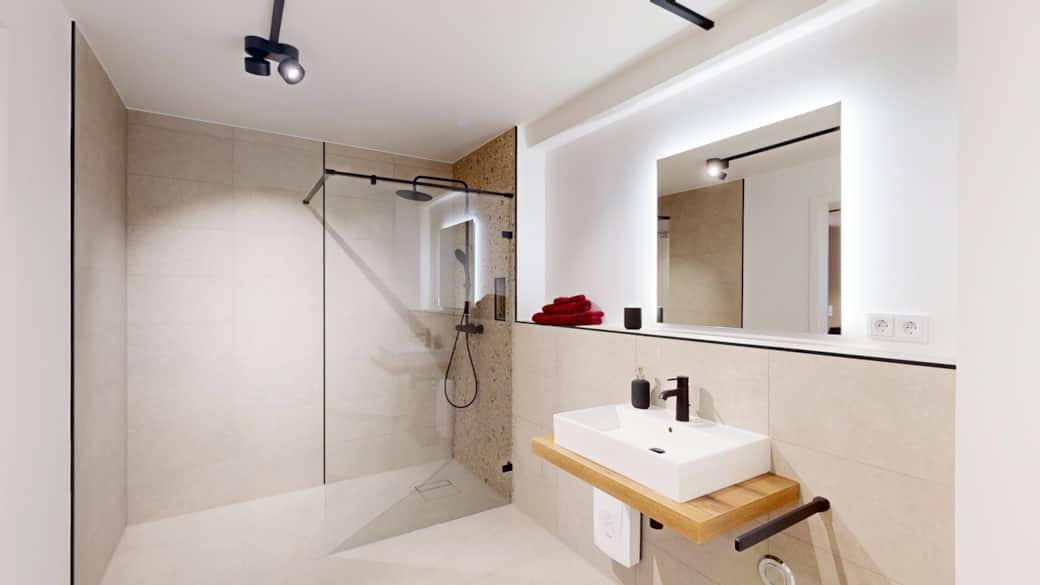 Moderne und hochwertige Ausstattung im N°8A Boardinghouse Lüneburg mit barrierefreier Dusche