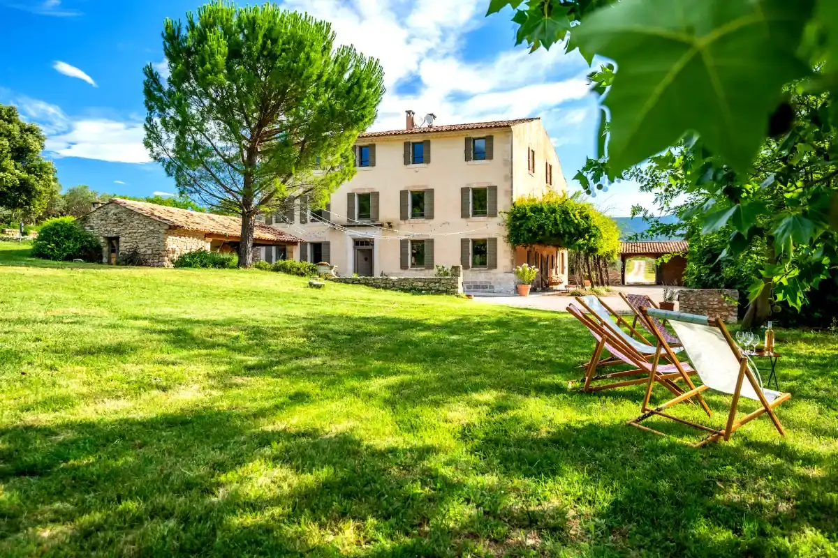 Luxury villa with views over the Luberon in Provence