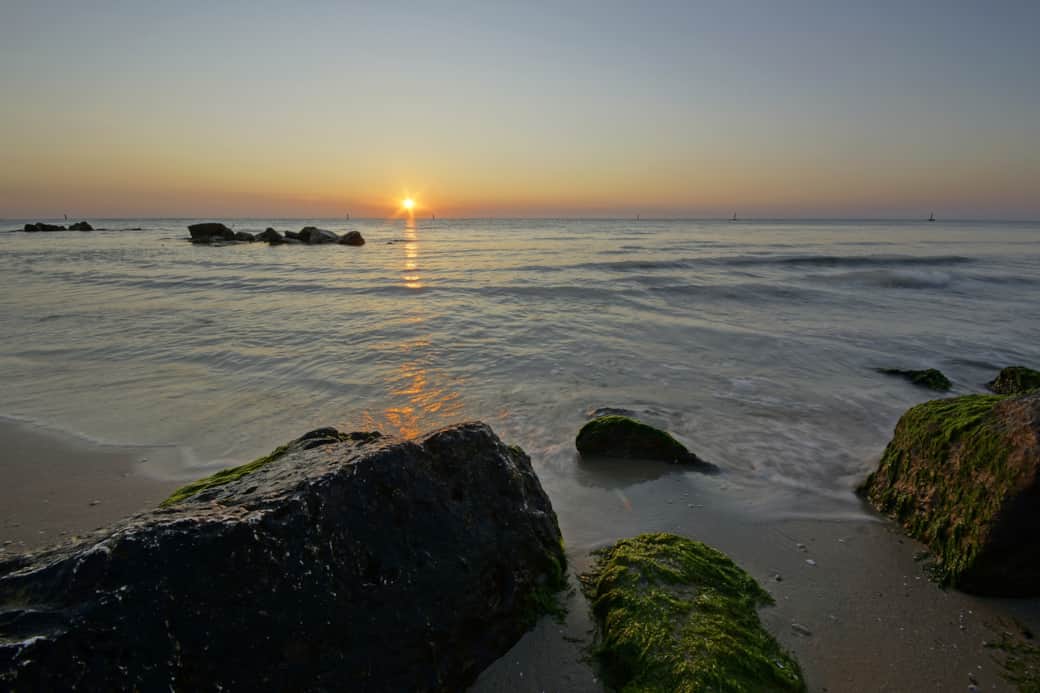 TRAMONTO IN SPIAGGIA