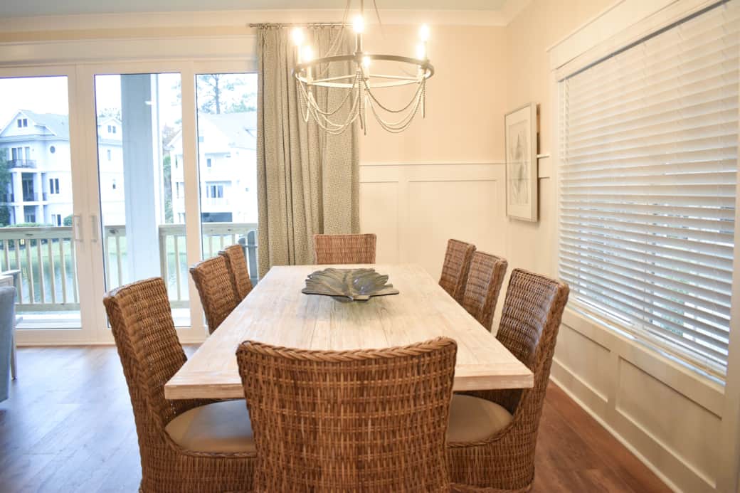 Open Dining Room plus Counter seating for 4 Open Dining Room plus Counter seating for 4