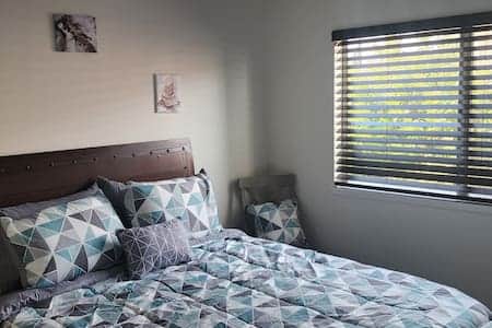 Elias Room 2