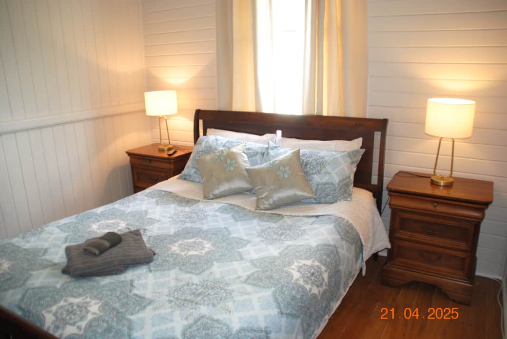 Bedroom 3 - Queen bed