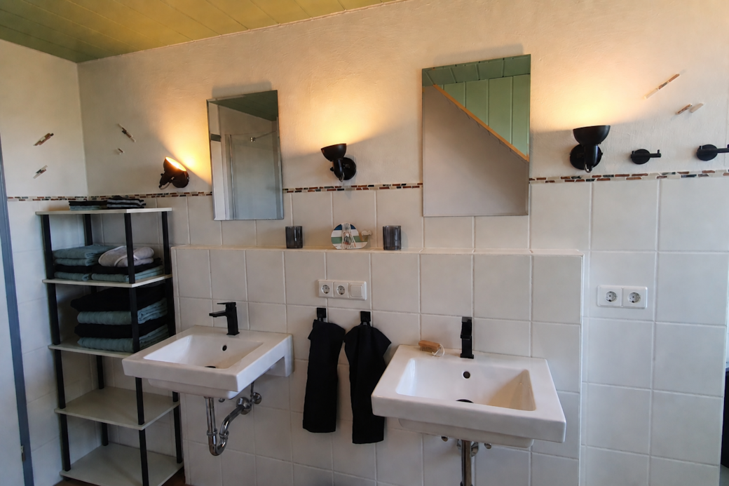 Badezimmer mit allem, was Sie brauchen