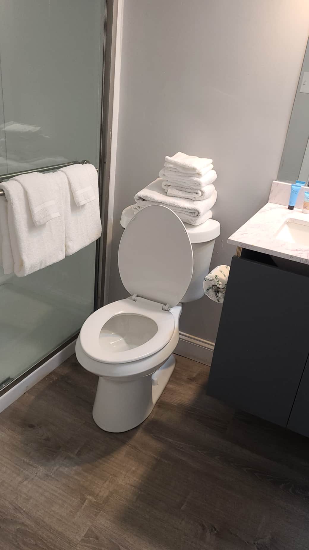 bathroom bathroom