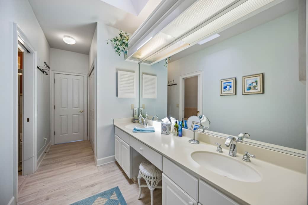 2190 S Fletcher Ave - En Suite Primary Bathroom 1