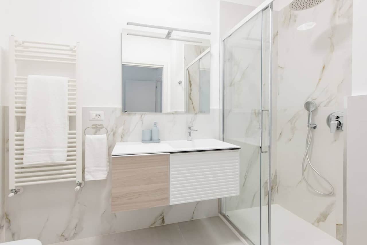 Master bathroom, big showers to few in a SPA! you haven't seen this in Milan yet. 