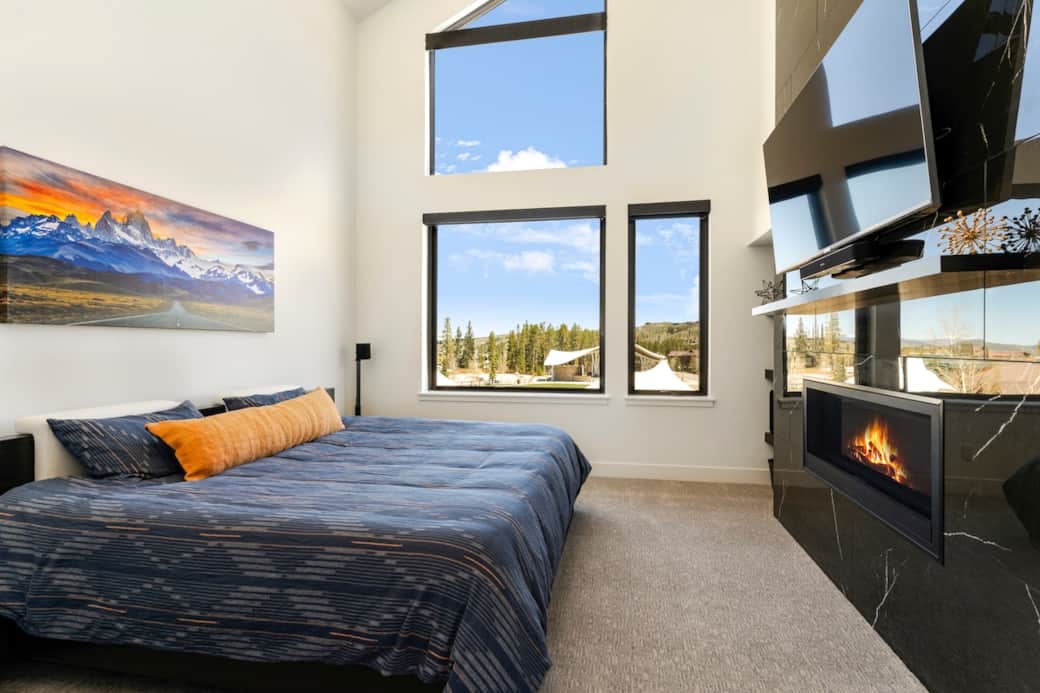 Primary Suite w/ 65" 4K HD Roku TV, Sonos Surround Sound, Gas Fireplace, and 20 foot ceilings! - "There are 5 bedrooms. 2 on the lowest floor. 2 on the main floor and 1 stunning master on the 3rd floor." - Meera (Dec 2023)