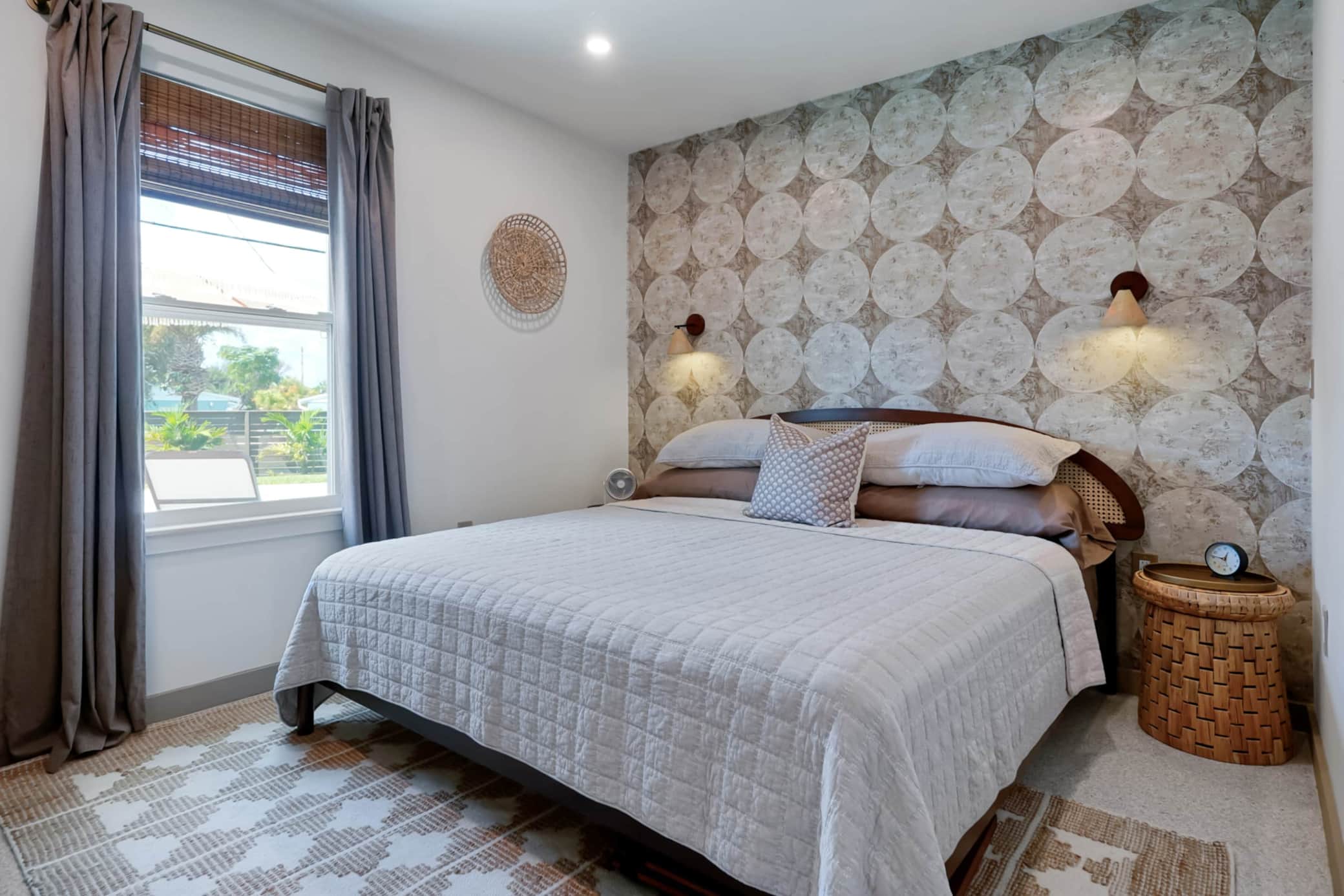 Luna King Room