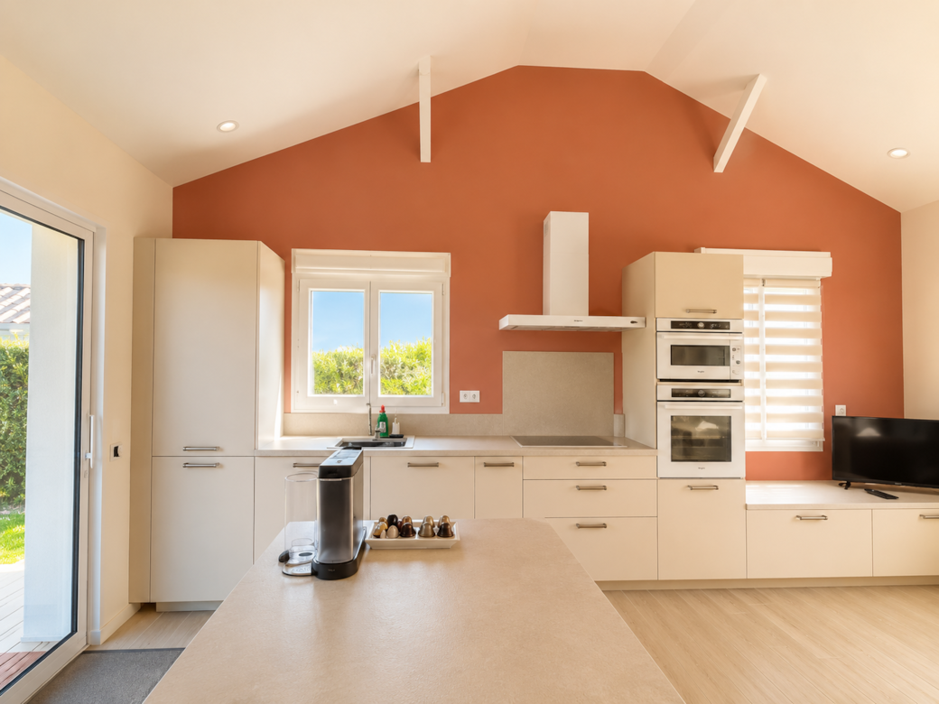 Bright and fully equipped kitchen