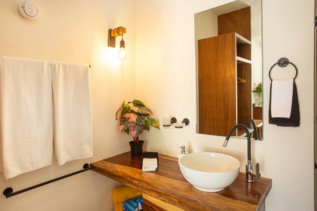 201 F Bathroom Sink 8Q9B9564