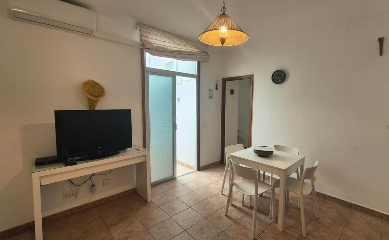 salon (acceso patio interior)