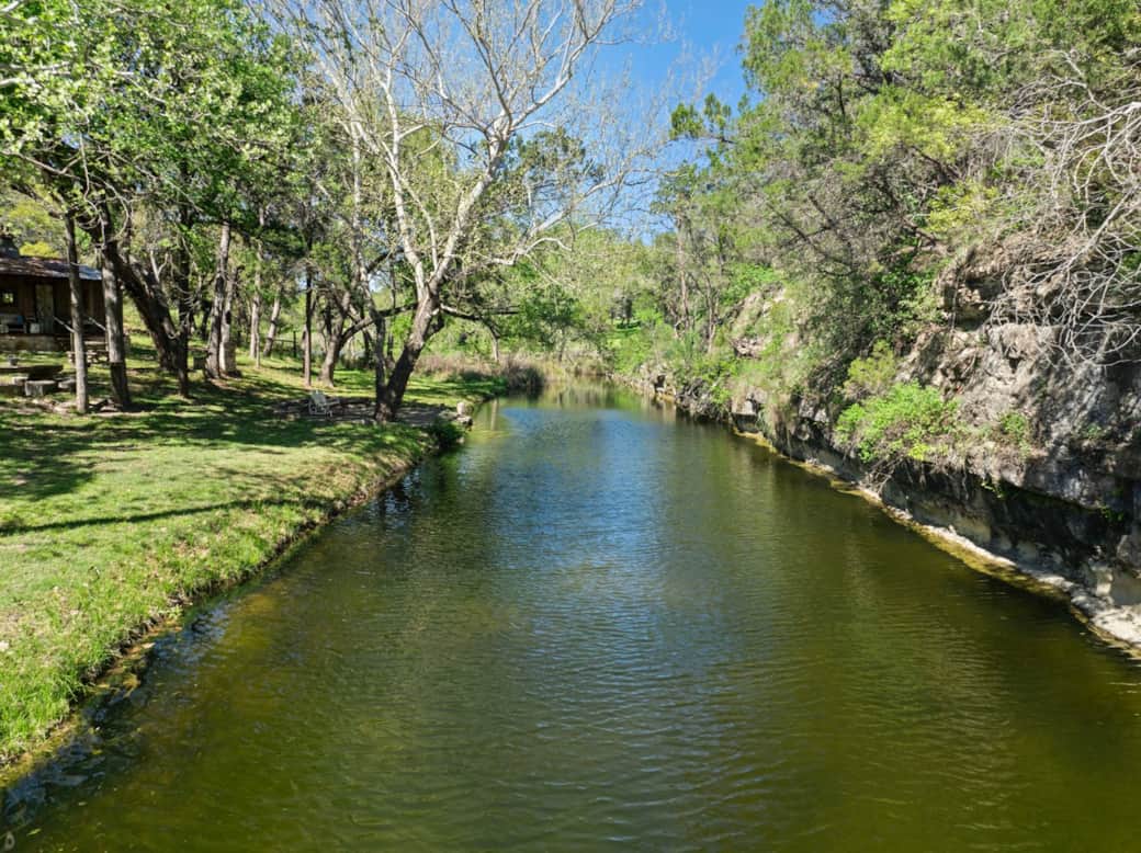 Unwind w/Peaceful Creekside Vistas