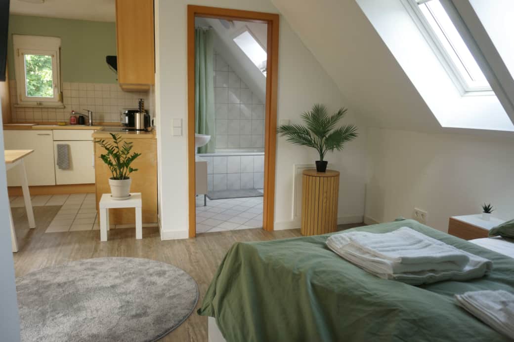 Schlafzimmer & Wohnzimmer