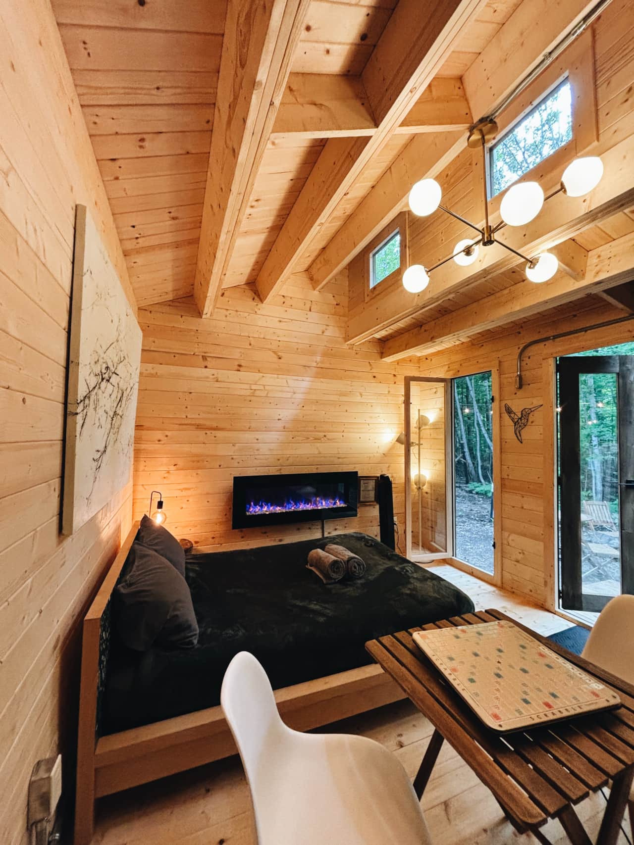 Queen size bed and fireplace
