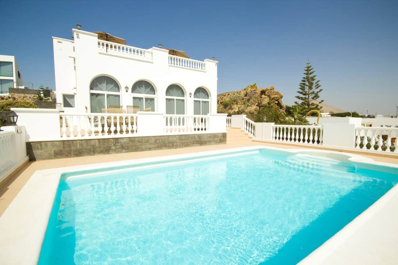 Outdoor pool and terrace in a holiday rental villa in Tías Lanzarote